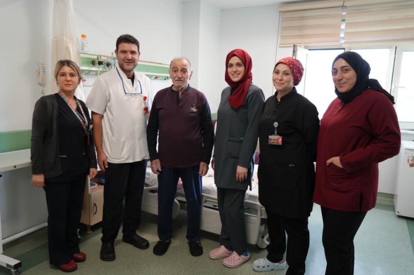 Samsun'da hastayı aynı anda 2 ameliyatla hayatta tuttular