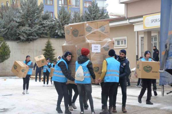 Kahramankazan'dan deprem bölgesine 2 tır dolusu yardım - Ankara haber