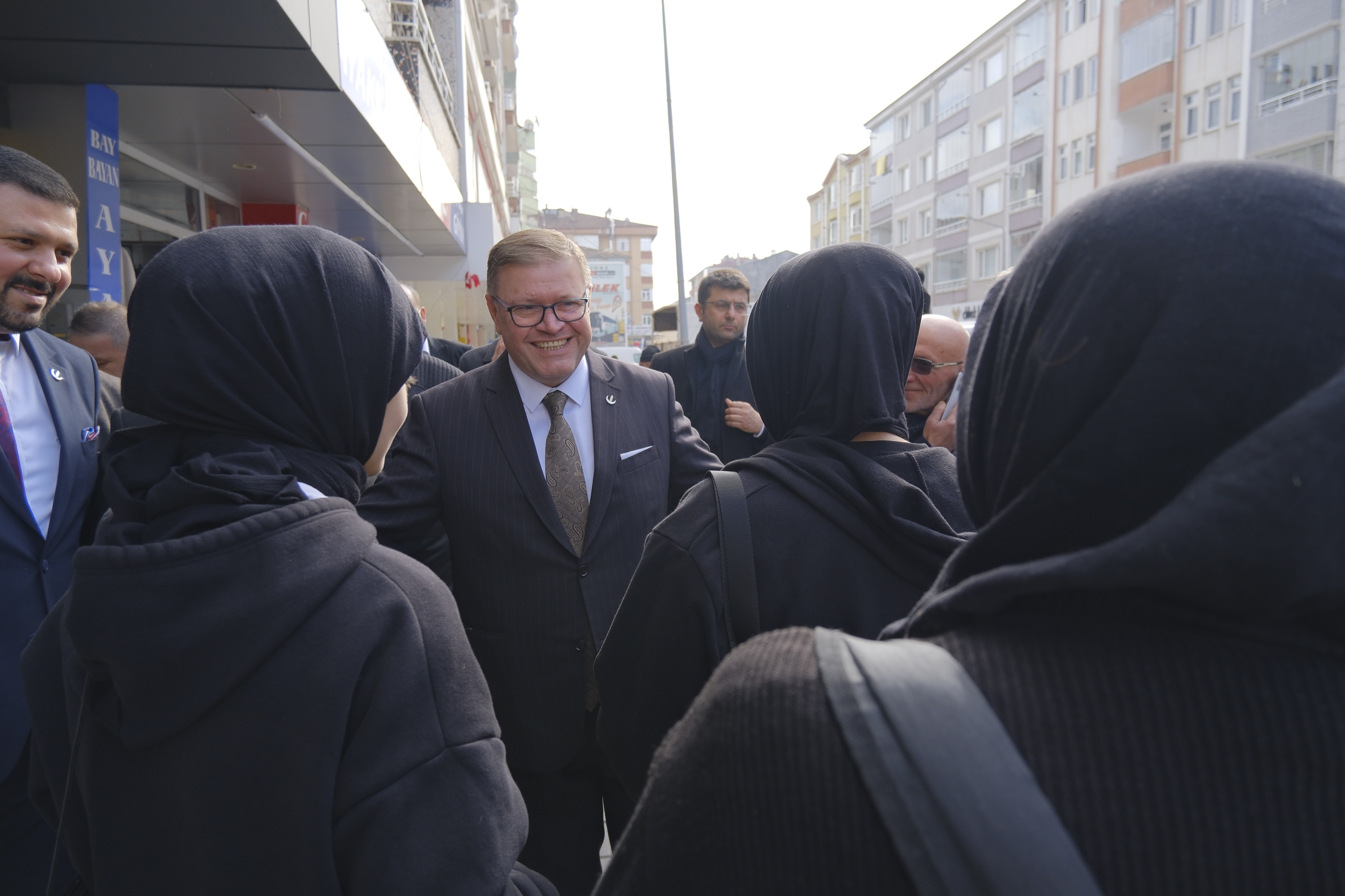 Adem Güney: 'Kaçak Billboard Asmak Haramdır'