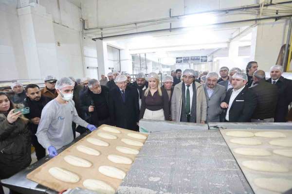 Ege'nin en büyük entegre ekmek üretim tesisi Merkezefendi'de açıldı