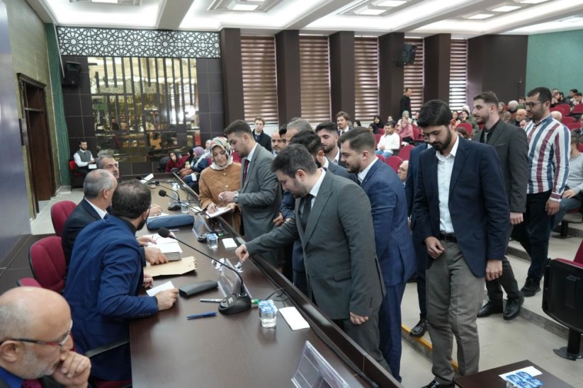 Üniversite öğrencileri Kur'an-ı Kerimi en güzel okumak için yarıştı