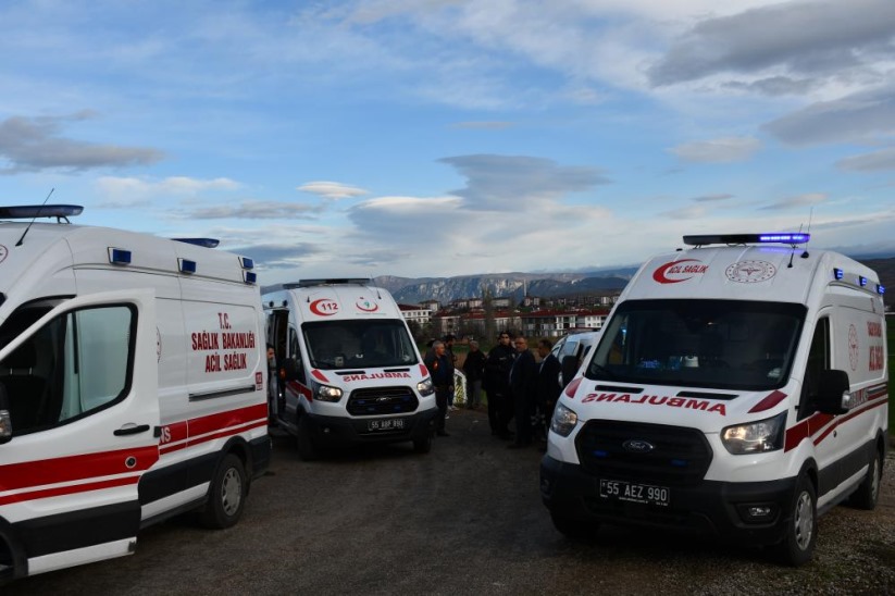 Samsun'da öğrenci servisi devrildi: 19 yaralı