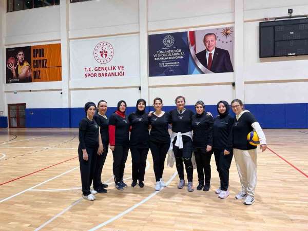 Kadınlar Günü nedeniyle voleybol müsabakası