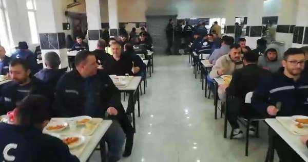Özelleştirilen termik santrallerin işçileri öğle yemeğinde eylem yaptı