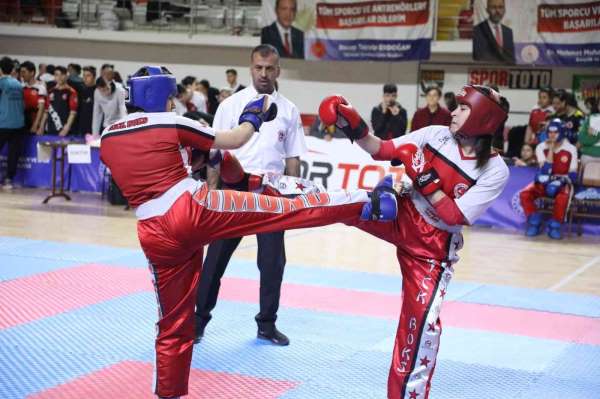 Okullararası Gençler Türkiye Kick Boks Şampiyonası, Sivas'ta sürüyor - Sivas haber