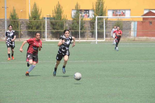 Cizre kadın futbol takımı, Bitlis'i 3-2 yendi