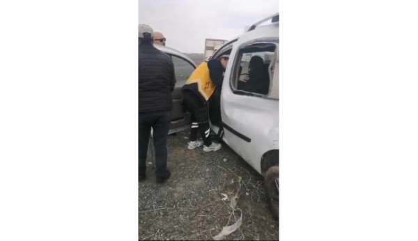 Kars'ta trafik kazası: 3 yaralı