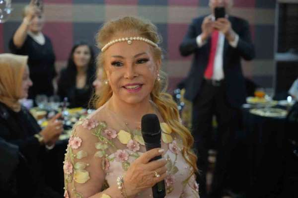 83 yaşındaki Bedia Akartürk: 'Halkıma daha güzel görünmek için ameliyat oldum'