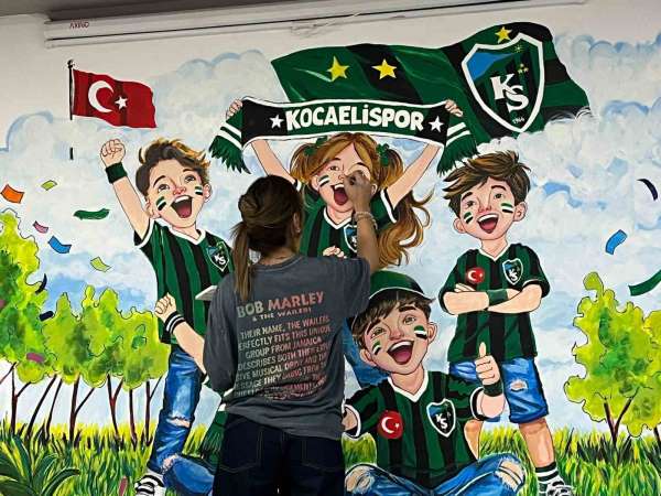Liseli öğrencilerden Kocaelispor'a özel duvar resmi