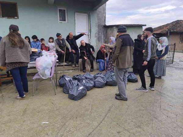 'Sessiz' mahalleye 3 kamyonluk yardım