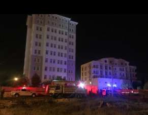 Burdur'da 10 katlı binanın çatısında intihar girişimi