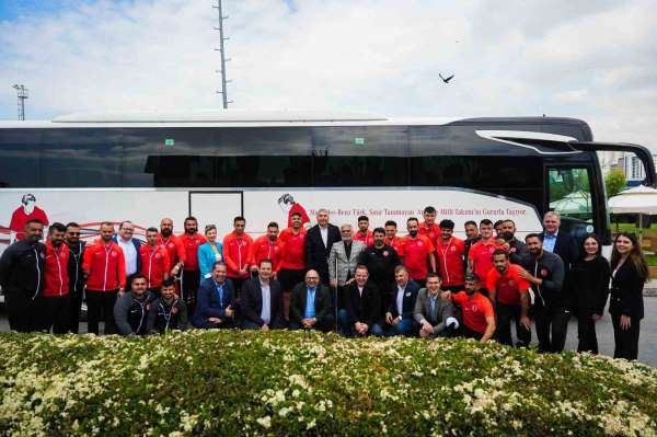 Mercedes-Benz Türk, Ampute Futbol Milli Takımı'nı Hoşdere Otobüs Fabrikası'nda ağırladı