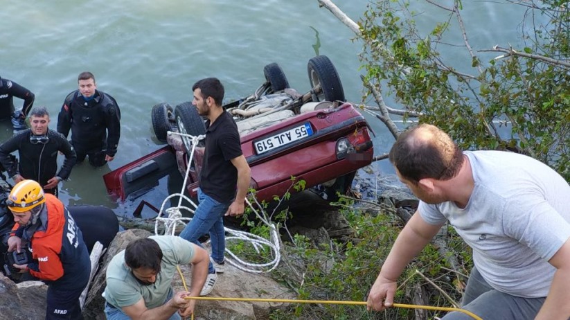 Samsun'da ehliyetini yeni alan genç, aracıyla baraj gölüne uçarak hayatını kaybetti