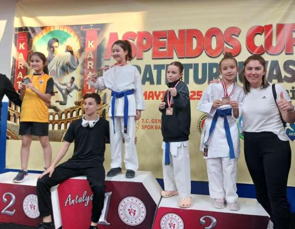 Aliağalı karateciler Aspendos Cup Karate Turnavası'nda