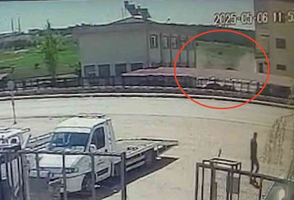 Çorum'da 8 işçinin yaralandığı un fabrikasındaki patlama kamerada