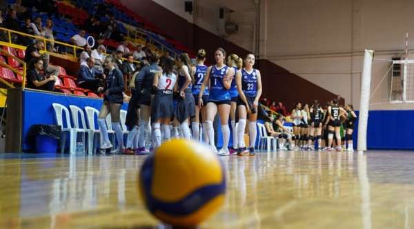 Yıldız kızlar voleybol yarı finalleri Isparta'da başladı