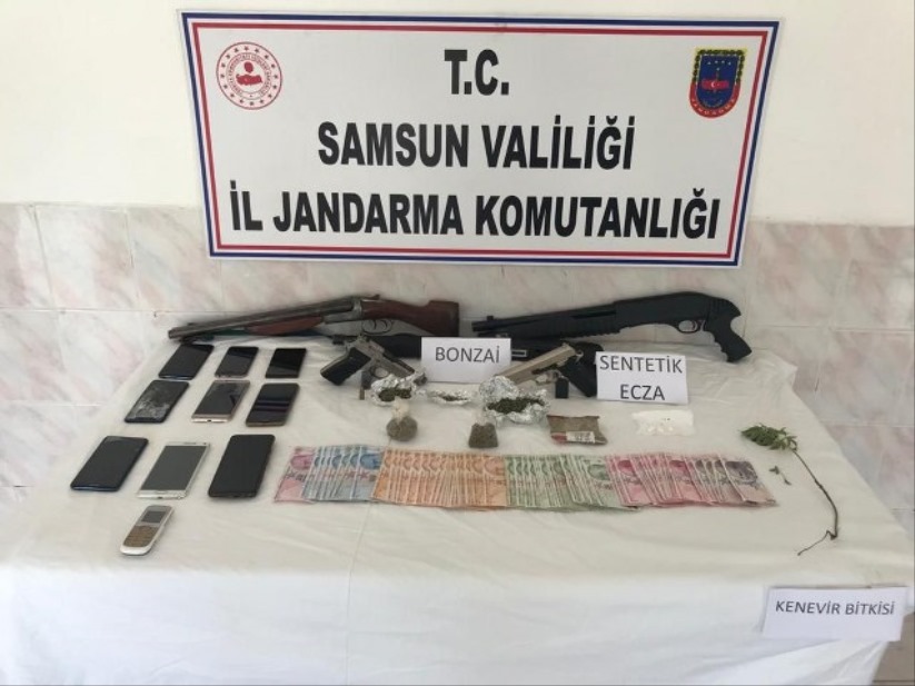 Samsun'da 15 adrese operasyon