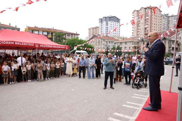 Keçiören Belediye Başkanı Altınok, Barışyolu İlkokulu'na halı saha müjdesi verdi - Ankara haber