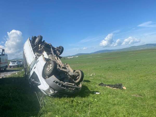 Ardahan'da trafik kazası: 1 ölü, 2 yaralı