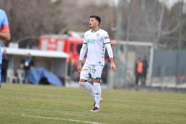 Bursaspor'un 19 yaşındaki futbolcusu Hasan Sabri Karaca futbolu bıraktı