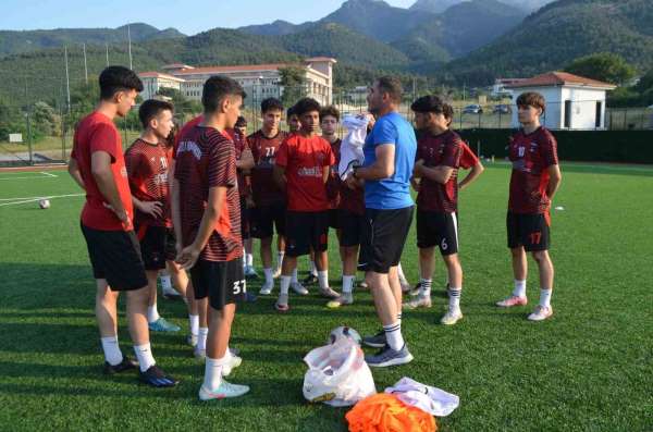 Denizli İdmanyurdu'nun gençleri de şampiyonluk istiyor