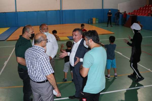 Başkan Özdemir: 'İlçemize yüzme havuzu, kapalı spor salonu, 4 adet sentetik çim saha kazandırdık'