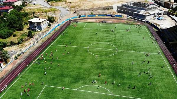 Bitlis'te açılan ücretsiz futbol okuluna rekor başvuru