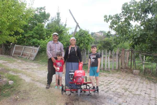 Osmaniye'de çiftçilere motorlu çapa makinesi desteği