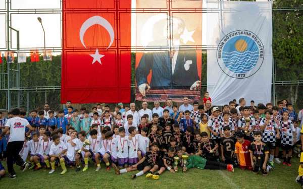 Mersin'de 'U-11/U-12 Futbol Şenliği Ligi' ödül töreni ile son buldu