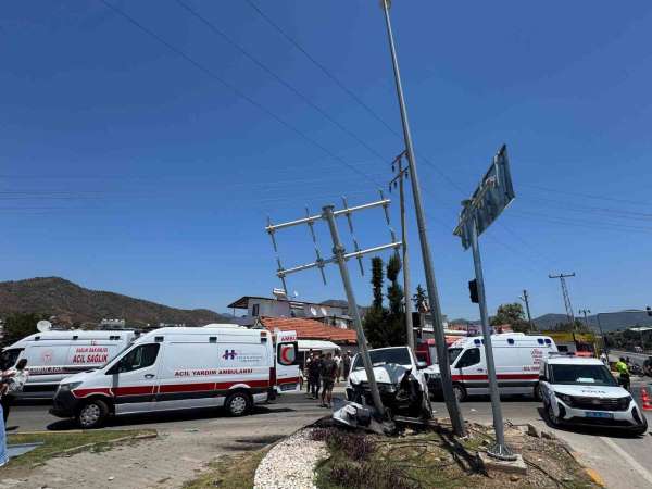Fethiye'de trafik kazasında 11 kişi yaralandı