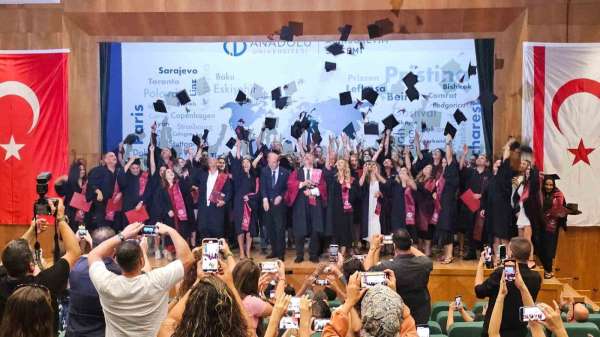 Lefkoşa'da Anadolu Üniversitesi'nin mezuniyet töreni düzenlendi