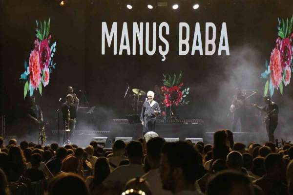 Manuş Baba, DEMOT'ta hayranlarıyla bir araya geldi