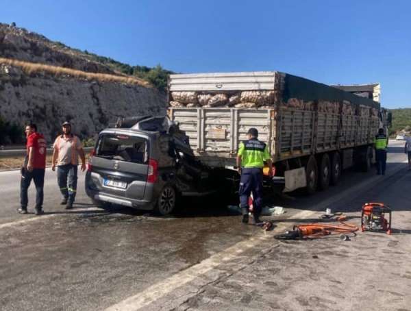 Mersin'de feci kaza: 5 ölü, 1 ağır yaralı