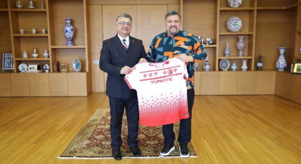 DPÜ Öğretim üyesi Mustafa Said Erzeybek, Kadın Curling Milli Takımı'nın tarihi başarısında teknik kadroda yer
