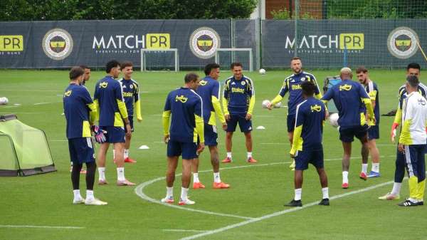 Fenerbahçe, Avusturya'da günü çift antrenmanla tamamladı