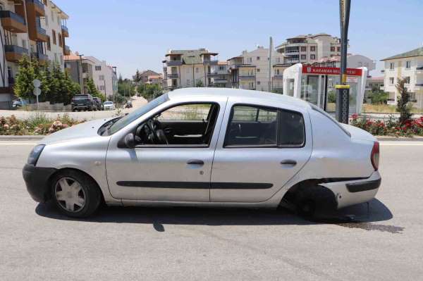 Karaman'da dubaya çarpan otomobilin tekeri ile egzozu koptu: Kaza anı kamerada