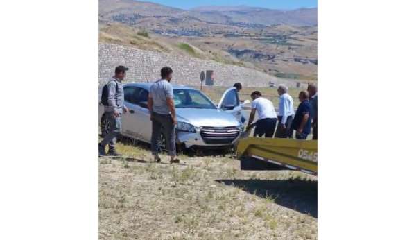 Motosiklete çarpmamak için manevra yapınca kaza yaptı: 1 yaralı