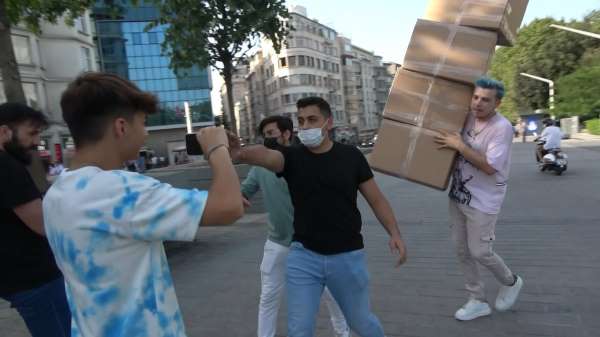 ÖZEL) TikTok fenomeni Semih Varol'dan Taksim Meydanı'nda tepki çeken şaka