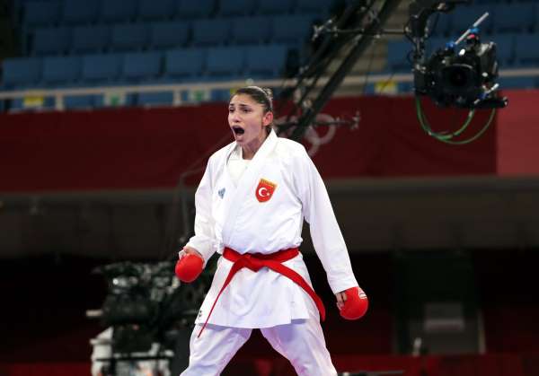 Tokyo Olimpiyat Oyunları kadınlar kumite 61 kiloda milli karateci Merve Çoban, yarı finalde Sırbistan'dan Jova