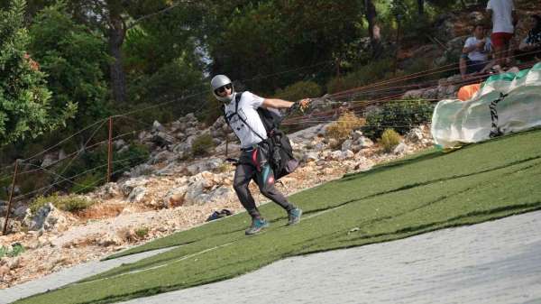 55 sporcu, 380 metreden atlayıp hedefe ulaşmaya çalışıyor - Antalya haber