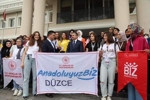 Amasya'dan gelen gençler, Vali Cevdet Atay ile buluştu - Düzce haber