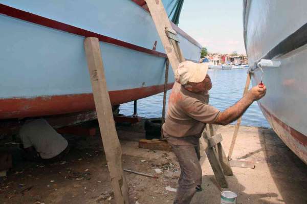 Balıkçılar yeni av sezonuna teknelerine bakım yaparak hazırlanıyor - Giresun haber