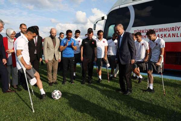 Cumhurbaşkanı Recep Tayyip Erdoğan, Ampute Futbol Takımı'nı ziyaret etti - Kocaeli haber