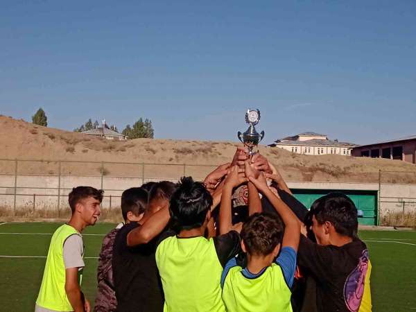 Özalp'te 'Mahaller Arası Futbol Turnuvası' yapıldı - Van haber