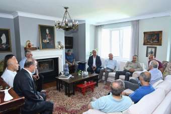 Vali Yerlikaya'dan saldırıya uğrayan Kartal Cemevi Vakfı Başkanı'na 'geçmiş olsun' ziyareti