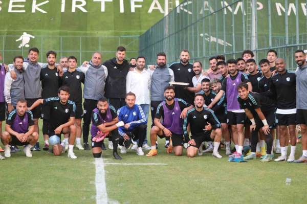 Taraftardan Erzurumspor'a tatlı dopingi