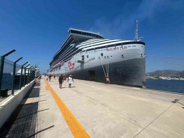 Bodrum'a 2 bin 577 yolcu getirdi