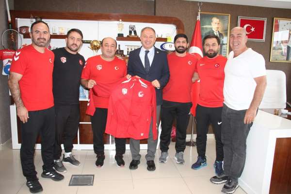 Çakmur'a Ay-Yıldızlı forma