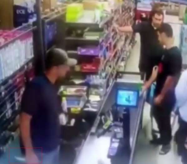 Elindeki bıçakla marketi soyup kayıplara karıştı