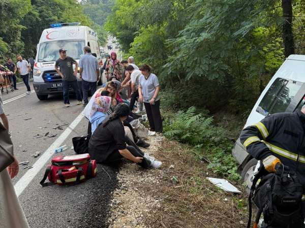 Ordu'da servis minibüsü kaza yaptı: 15 yaralı